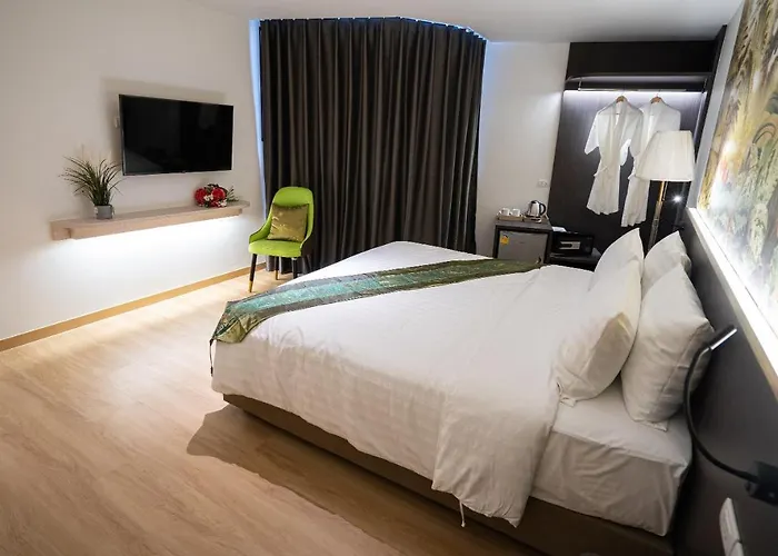 Pannarai Bangkok-pra Tunam Hotel