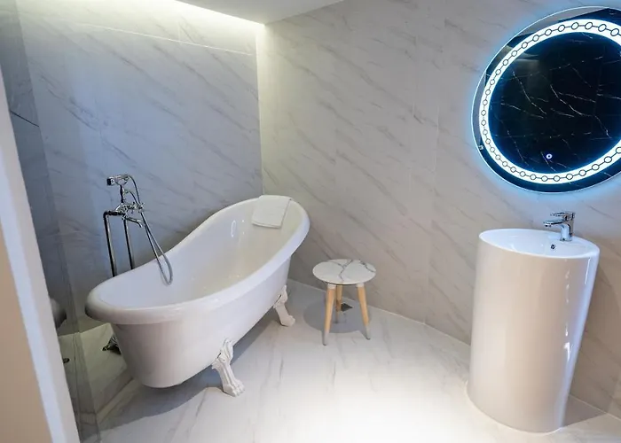 Pannarai Bangkok-pra Tunam Hotel 4*