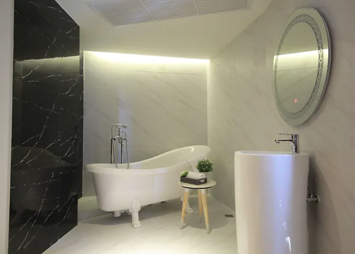 Pannarai Bangkok-pra Tunam Hotel